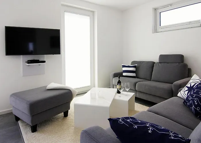 Am Yachthafen In * Peenemunde